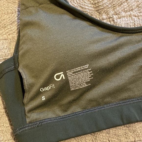 LIKE NEW Gap Fit Sculpt Low Impact Green Camo Sports Bra Sz S - Picture 3 of 3